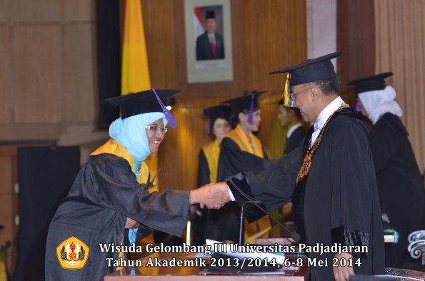 wisuda-unpad-gel-iii-ta-2013_2014-fakultas-psikologi-oleh-rektor-ilalang-foto-015