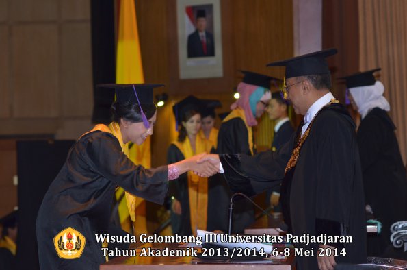 wisuda-unpad-gel-iii-ta-2013_2014-fakultas-psikologi-oleh-rektor-ilalang-foto-021