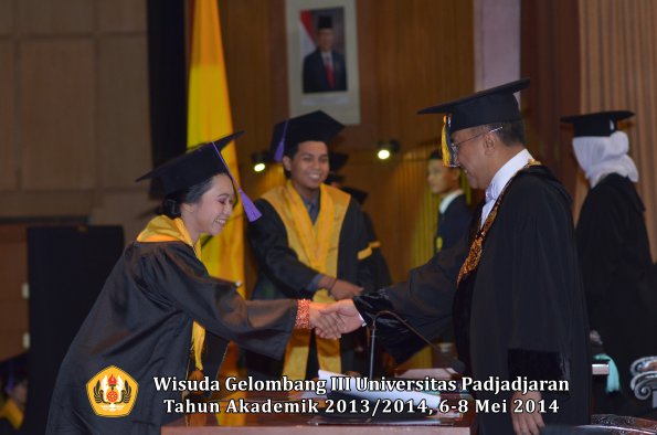 wisuda-unpad-gel-iii-ta-2013_2014-fakultas-psikologi-oleh-rektor-ilalang-foto-029