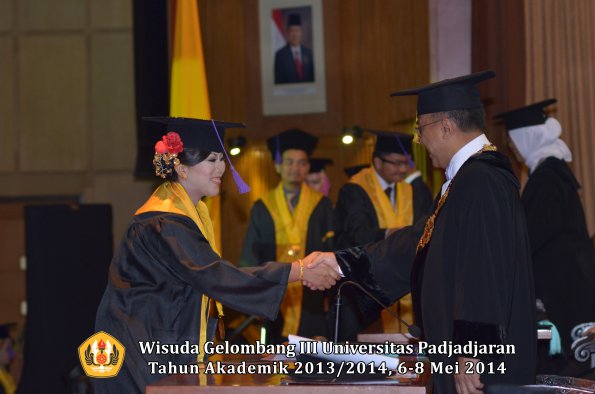 wisuda-unpad-gel-iii-ta-2013_2014-fakultas-psikologi-oleh-rektor-ilalang-foto-031