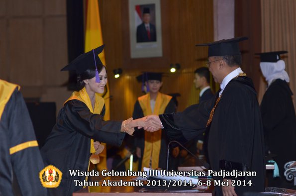 wisuda-unpad-gel-iii-ta-2013_2014-fakultas-psikologi-oleh-rektor-ilalang-foto-046