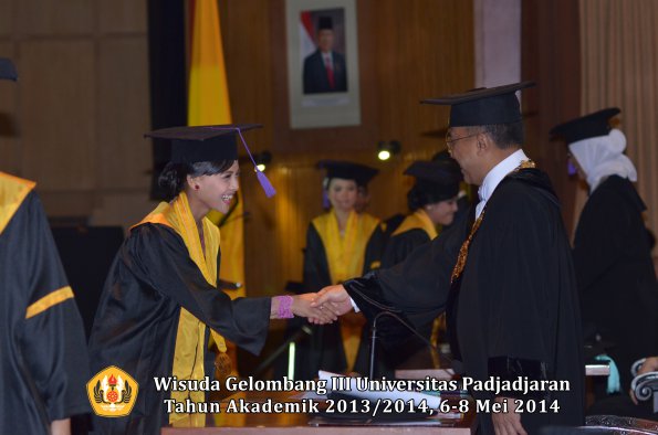 wisuda-unpad-gel-iii-ta-2013_2014-fakultas-psikologi-oleh-rektor-ilalang-foto-048