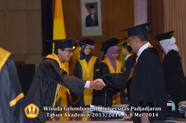 wisuda-unpad-gel-iii-ta-2013_2014-fakultas-psikologi-oleh-rektor-ilalang-foto-051