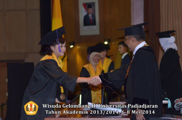 wisuda-unpad-gel-iii-ta-2013_2014-fakultas-psikologi-oleh-rektor-ilalang-foto-056