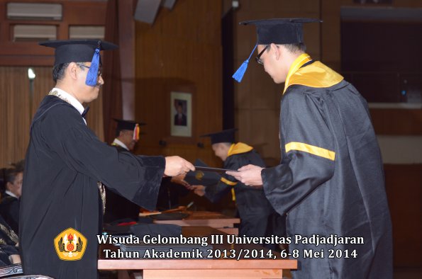 wisuda-unpad-gel-iii-ta-2013_2014-fakultas-isip-oleh-dekan-ilalang-foto-037