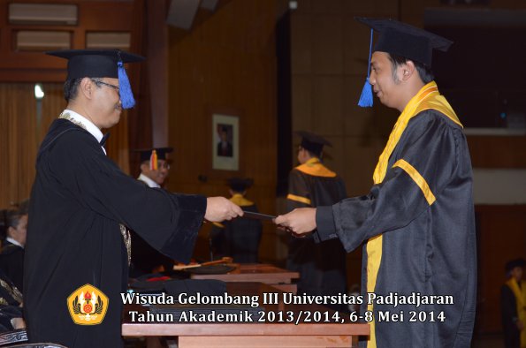 wisuda-unpad-gel-iii-ta-2013_2014-fakultas-isip-oleh-dekan-ilalang-foto-038