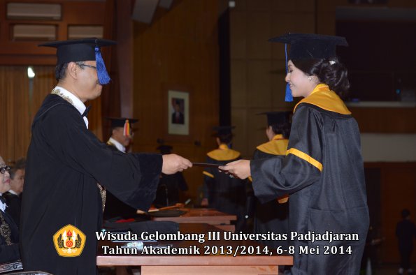 wisuda-unpad-gel-iii-ta-2013_2014-fakultas-isip-oleh-dekan-ilalang-foto-045