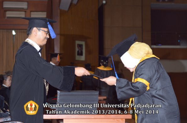 wisuda-unpad-gel-iii-ta-2013_2014-fakultas-isip-oleh-dekan-ilalang-foto-046