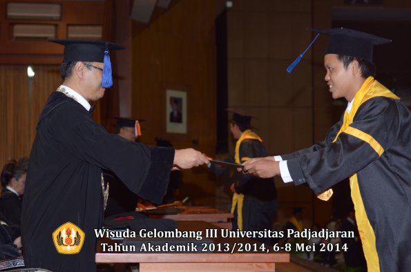 wisuda-unpad-gel-iii-ta-2013_2014-fakultas-isip-oleh-dekan-ilalang-foto-081