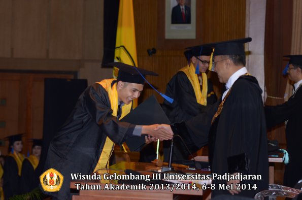 wisuda-unpad-gel-iii-ta-2013_2014-fakultas-isip-oleh-rektor-ilalang-foto-036
