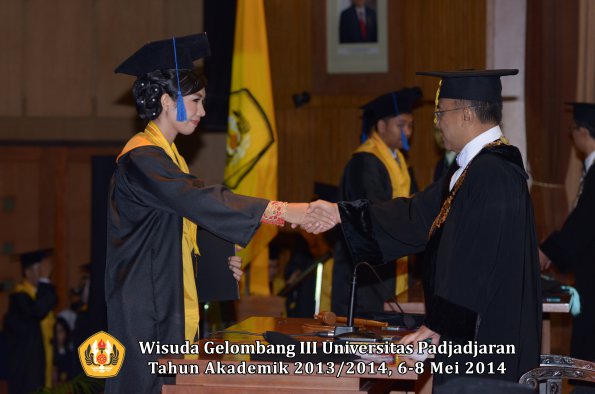 wisuda-unpad-gel-iii-ta-2013_2014-fakultas-isip-oleh-rektor-ilalang-foto-086