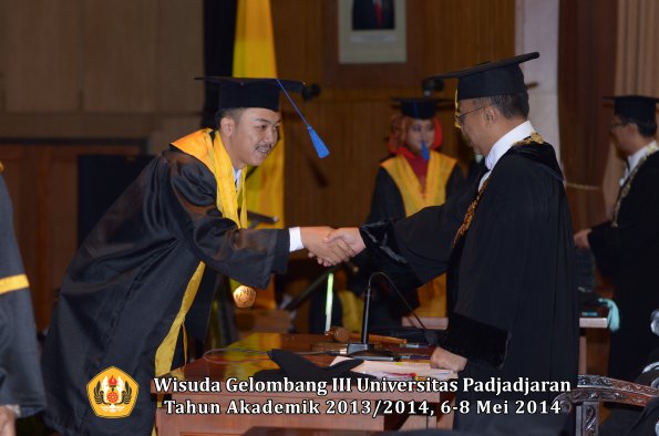 wisuda-unpad-gel-iii-ta-2013_2014-fakultas-isip-oleh-rektor-ilalang-foto-095