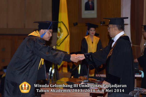 wisuda-unpad-gel-iii-ta-2013_2014-fakultas-isip-oleh-rektor-ilalang-foto-109