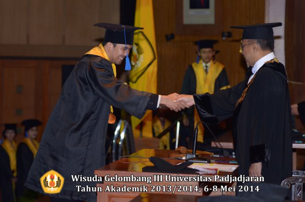 wisuda-unpad-gel-iii-ta-2013_2014-fakultas-isip-oleh-rektor-ilalang-foto-139