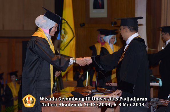 wisuda-unpad-gel-iii-ta-2013_2014-fakultas-isip-oleh-rektor-ilalang-foto-154