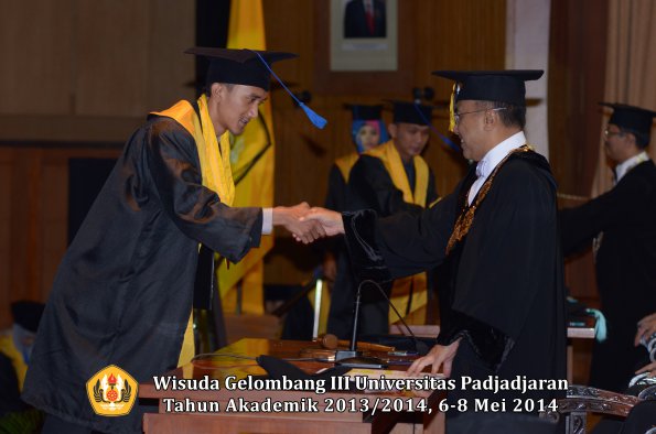 wisuda-unpad-gel-iii-ta-2013_2014-fakultas-isip-oleh-rektor-ilalang-foto-168