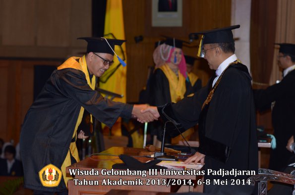 wisuda-unpad-gel-iii-ta-2013_2014-fakultas-isip-oleh-rektor-ilalang-foto-205