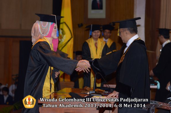 wisuda-unpad-gel-iii-ta-2013_2014-fakultas-isip-oleh-rektor-ilalang-foto-206