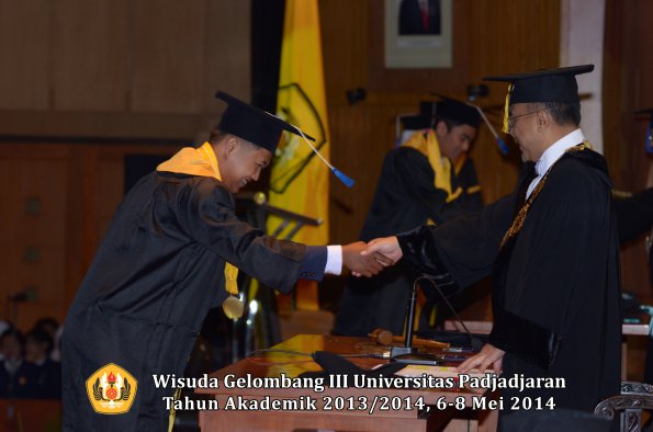 wisuda-unpad-gel-iii-ta-2013_2014-fakultas-isip-oleh-rektor-ilalang-foto-208