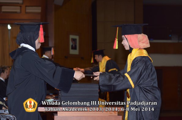 wisuda-unpad-gel-iii-ta-2013_2014-fakultas-mipa-oleh-dekan-ilalang-foto-006