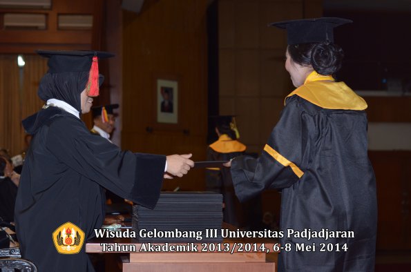 wisuda-unpad-gel-iii-ta-2013_2014-fakultas-mipa-oleh-dekan-ilalang-foto-009