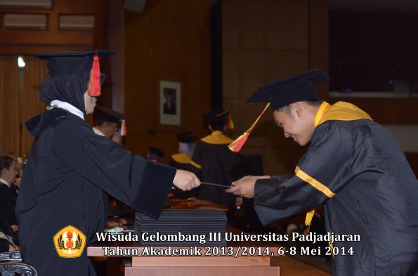 wisuda-unpad-gel-iii-ta-2013_2014-fakultas-mipa-oleh-dekan-ilalang-foto-022