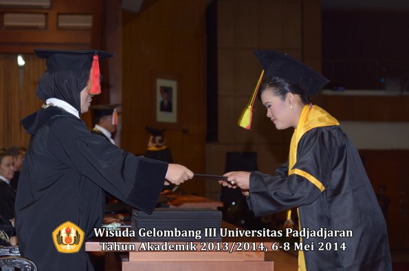 wisuda-unpad-gel-iii-ta-2013_2014-fakultas-mipa-oleh-dekan-ilalang-foto-025