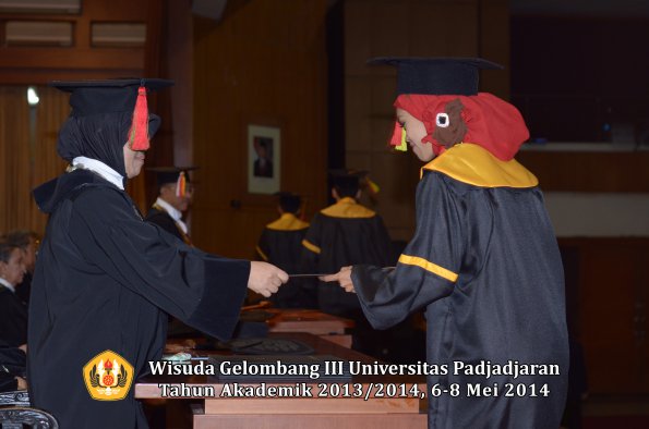 wisuda-unpad-gel-iii-ta-2013_2014-fakultas-mipa-oleh-dekan-ilalang-foto-040