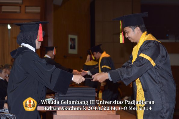 wisuda-unpad-gel-iii-ta-2013_2014-fakultas-mipa-oleh-dekan-ilalang-foto-063