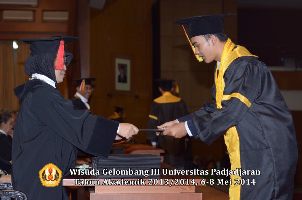 wisuda-unpad-gel-iii-ta-2013_2014-fakultas-mipa-oleh-dekan-ilalang-foto-073