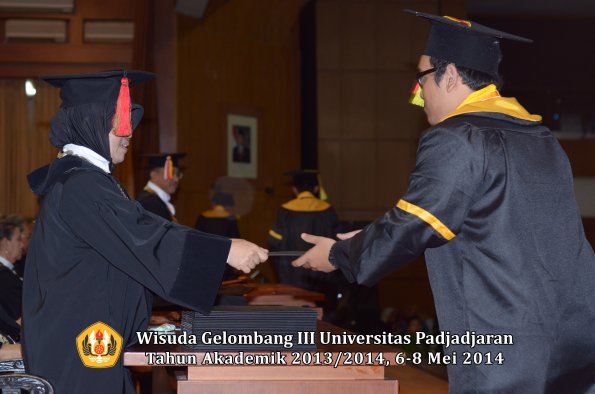 wisuda-unpad-gel-iii-ta-2013_2014-fakultas-mipa-oleh-dekan-ilalang-foto-075