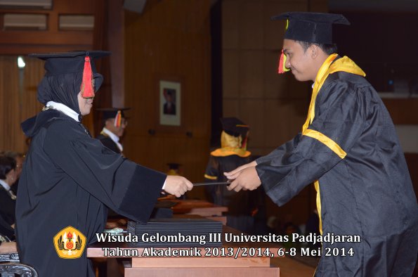 wisuda-unpad-gel-iii-ta-2013_2014-fakultas-mipa-oleh-dekan-ilalang-foto-078