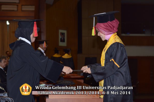 wisuda-unpad-gel-iii-ta-2013_2014-fakultas-mipa-oleh-dekan-ilalang-foto-098