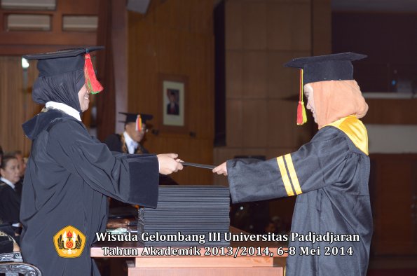 wisuda-unpad-gel-iii-ta-2013_2014-fakultas-mipa-oleh-dekan-ilalang-foto-099