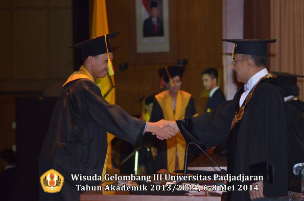 wisuda-unpad-gel-iii-ta-2013_2014-fakultas-mipa-oleh-rektor-ilalang-foto-012
