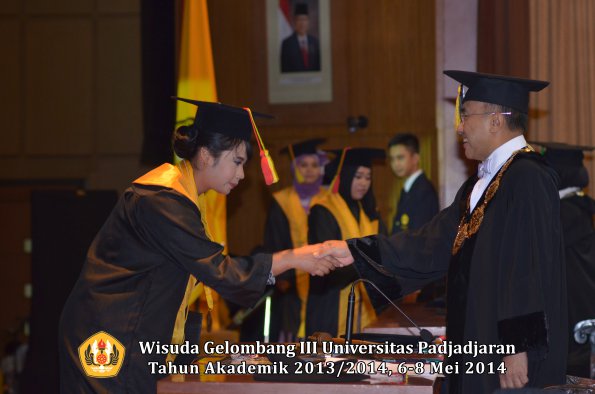 wisuda-unpad-gel-iii-ta-2013_2014-fakultas-mipa-oleh-rektor-ilalang-foto-018