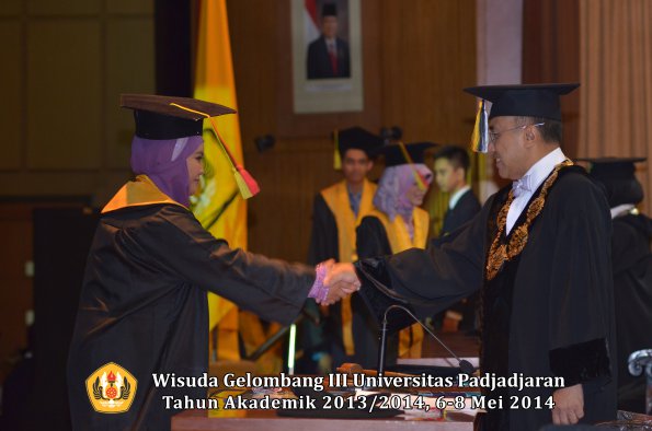 wisuda-unpad-gel-iii-ta-2013_2014-fakultas-mipa-oleh-rektor-ilalang-foto-020