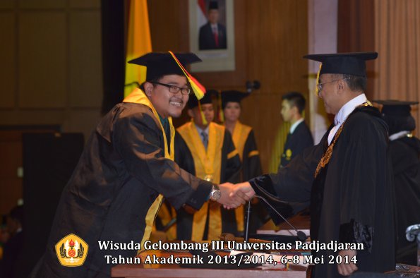 wisuda-unpad-gel-iii-ta-2013_2014-fakultas-mipa-oleh-rektor-ilalang-foto-034