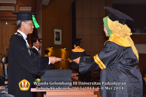 wisuda-unpad-gel-iii-ta-2013_2014-fakultas-kedokteran-oleh-dekan-ilalang-foto-008