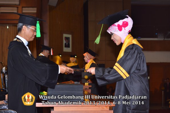 wisuda-unpad-gel-iii-ta-2013_2014-fakultas-kedokteran-oleh-dekan-ilalang-foto-014