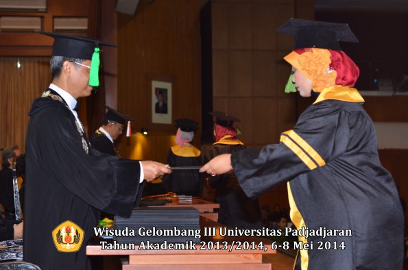 wisuda-unpad-gel-iii-ta-2013_2014-fakultas-kedokteran-oleh-dekan-ilalang-foto-022