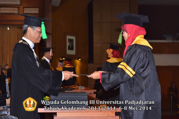 wisuda-unpad-gel-iii-ta-2013_2014-fakultas-kedokteran-oleh-dekan-ilalang-foto-023