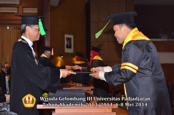 wisuda-unpad-gel-iii-ta-2013_2014-fakultas-kedokteran-oleh-dekan-ilalang-foto-024