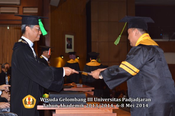 wisuda-unpad-gel-iii-ta-2013_2014-fakultas-kedokteran-oleh-dekan-ilalang-foto-029