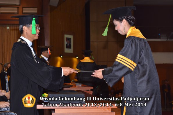 wisuda-unpad-gel-iii-ta-2013_2014-fakultas-kedokteran-oleh-dekan-ilalang-foto-030