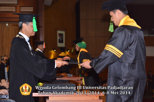 wisuda-unpad-gel-iii-ta-2013_2014-fakultas-kedokteran-oleh-dekan-ilalang-foto-032