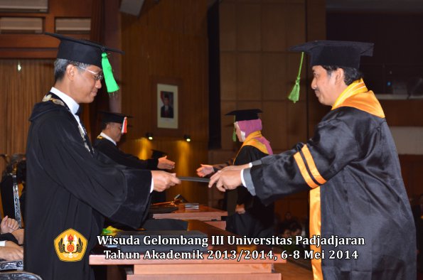 wisuda-unpad-gel-iii-ta-2013_2014-fakultas-kedokteran-oleh-dekan-ilalang-foto-035