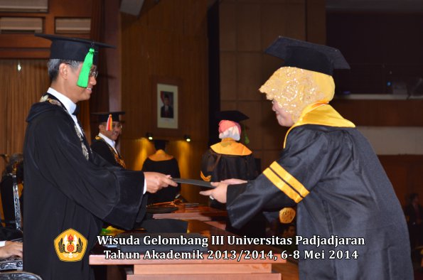 wisuda-unpad-gel-iii-ta-2013_2014-fakultas-kedokteran-oleh-dekan-ilalang-foto-037