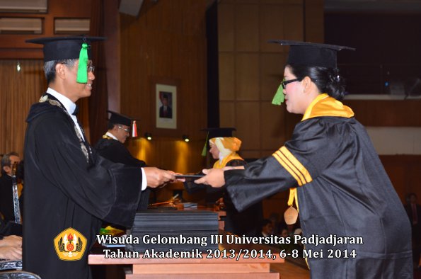 wisuda-unpad-gel-iii-ta-2013_2014-fakultas-kedokteran-oleh-dekan-ilalang-foto-066