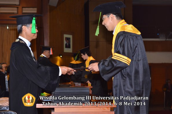wisuda-unpad-gel-iii-ta-2013_2014-fakultas-kedokteran-oleh-dekan-ilalang-foto-068